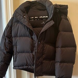 Aritzia Black super puff shorty Jacket